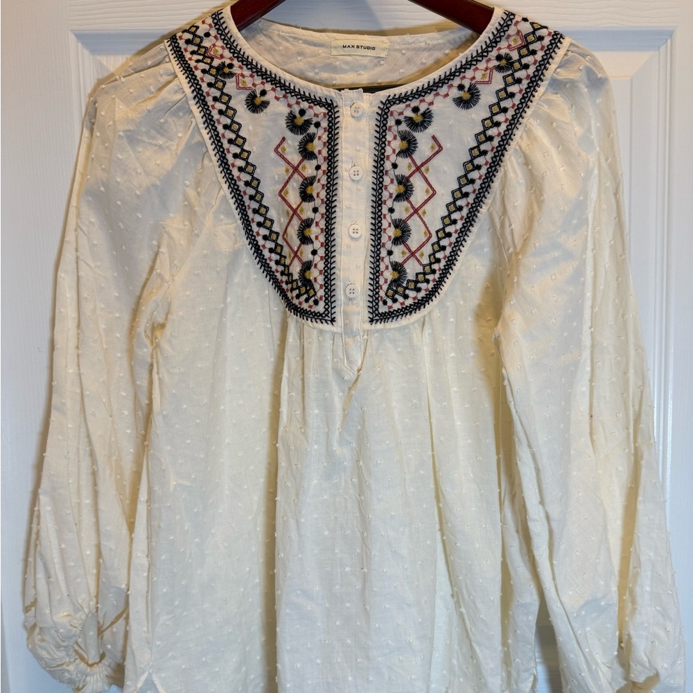 NWOT Embroidered Cream‎ Top
